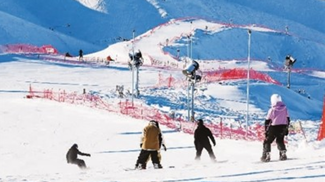 “中國(guó)雪都”阿勒泰——冰雪旅游活力十足